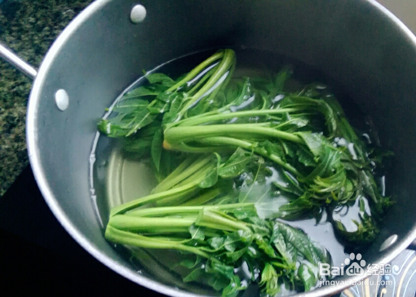 香气满满的香椿芽拌豆腐