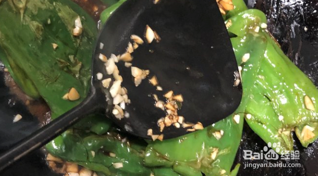 家常虎皮青椒的简易版做法。