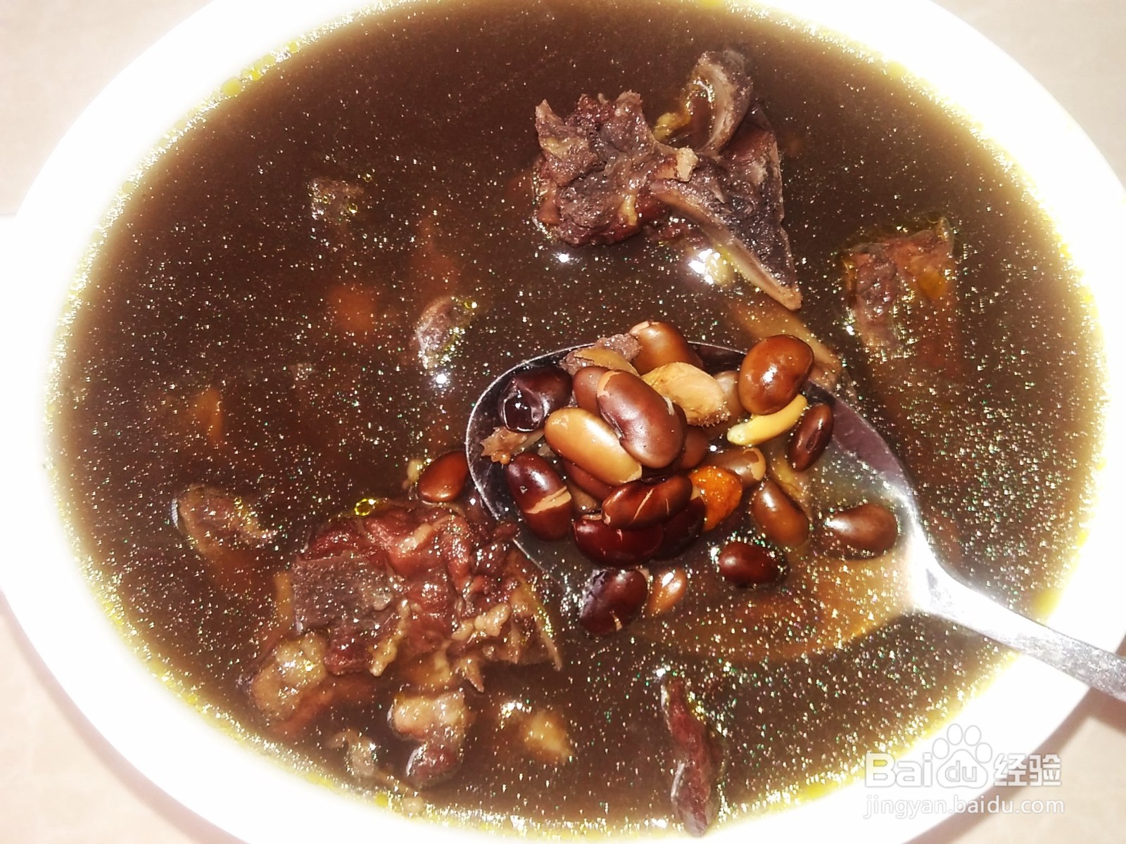 黑豆煲牛骨汤的家常做法