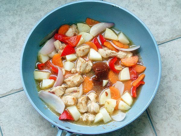 咖喱鸡肉盖浇饭