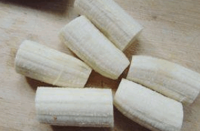 蛋酥香蕉卷的做法