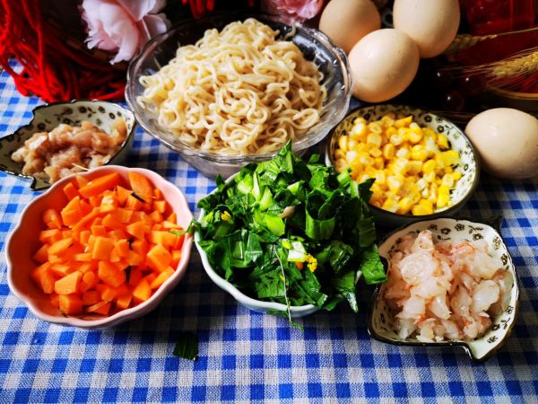 五彩鲜蔬肉粒烤面