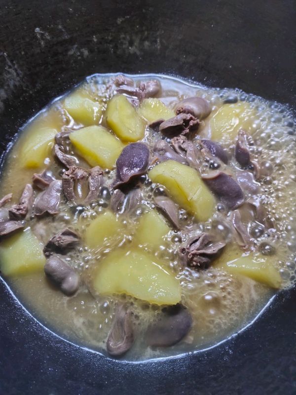 鸡心鸭胗炖土豆