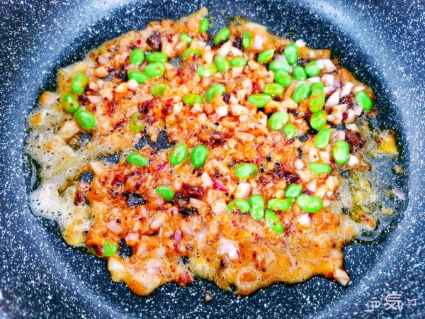 咸蛋黄时蔬拌面