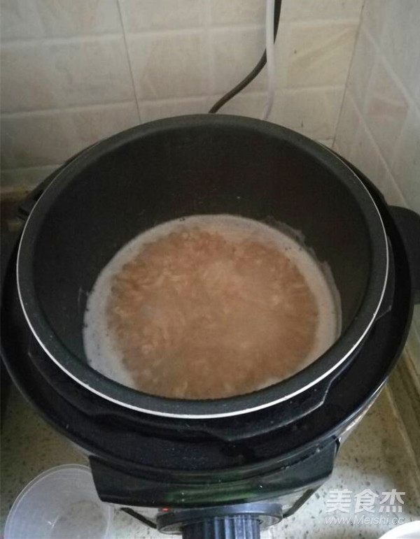 牛奶麦片冻果干粥