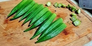 食补佳品椒香秋葵的做法