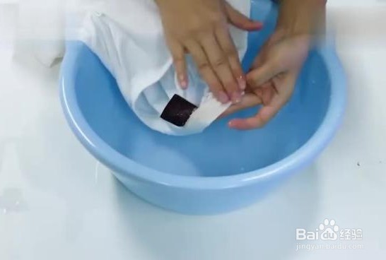 白衣服上的碳素墨水怎么洗掉