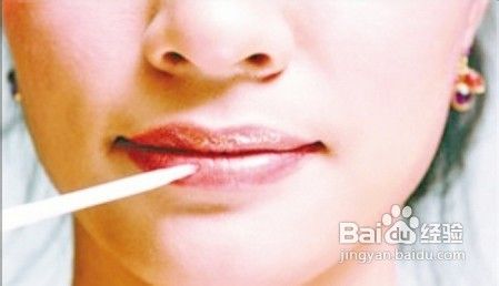 嘴唇干裂是什么原因