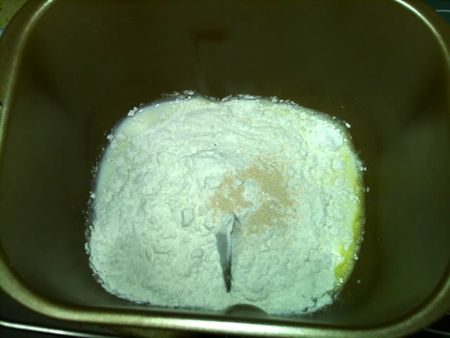 豆沙毛毛虫面包