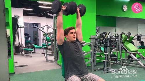 专属男士的练肩动作 哑铃上举了解一下 百度经验