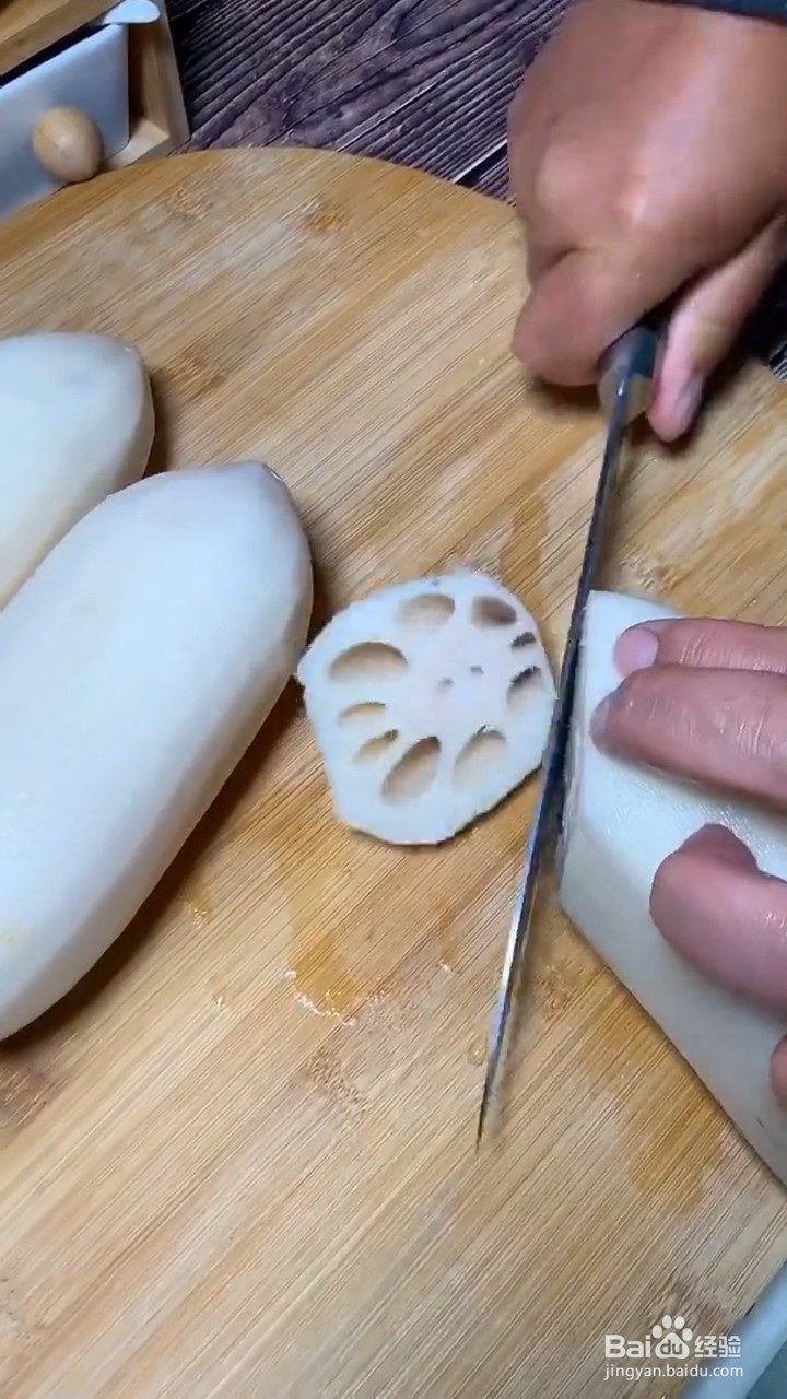 怎么在家自制美味的黑糖糯米藕