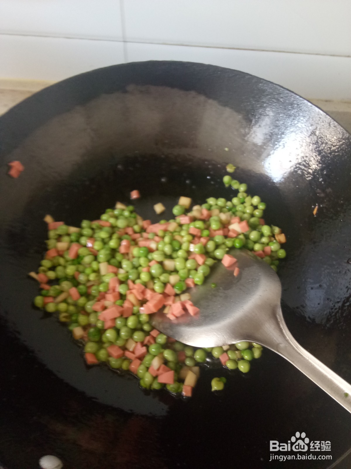 豌豆杏鲍菇火腿肠炒饭