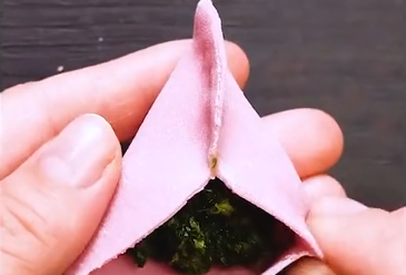 怎么包出三角形状的饺子呢？