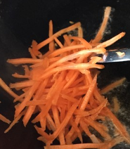 木耳炒豆芽的做法