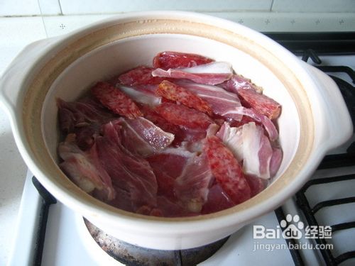 腊味饭的做法--腊味双拼煲仔饭