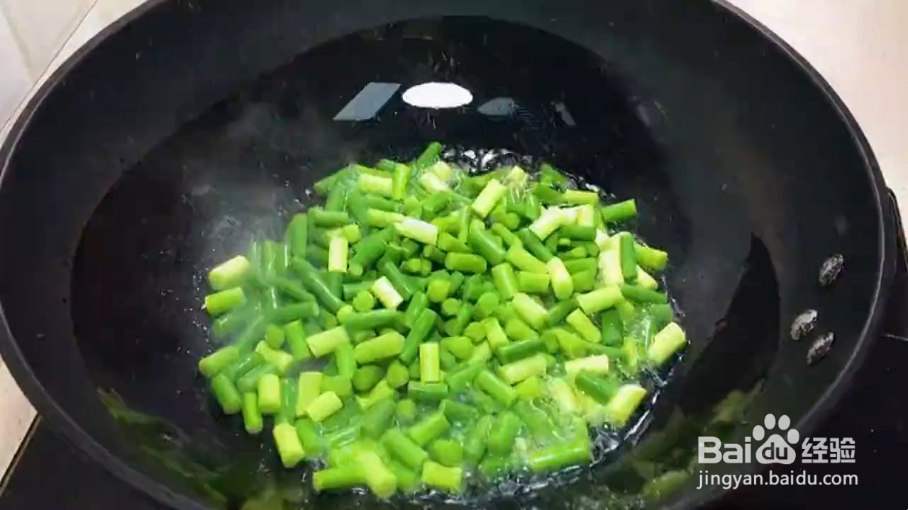 香嫩可口的鸡肉炒蒜苔怎样做才美味