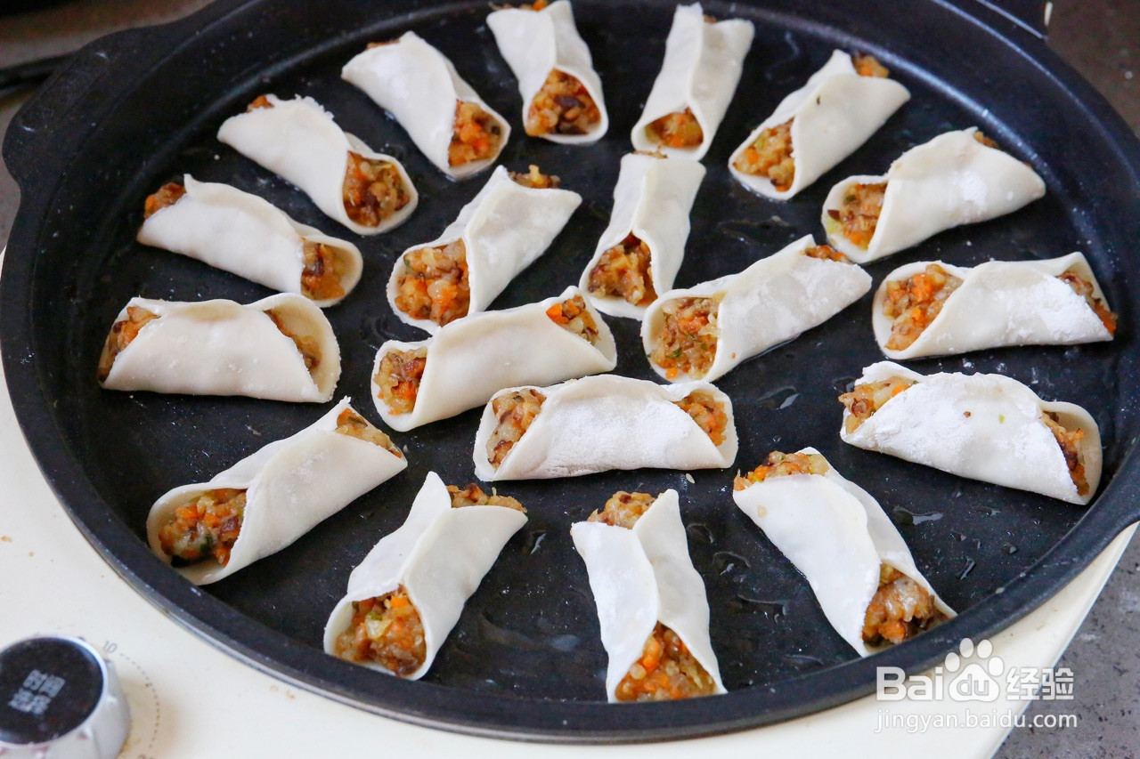 香菇鸡肉锅贴的做法