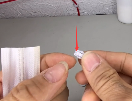 拉锁头掉了怎么往上安