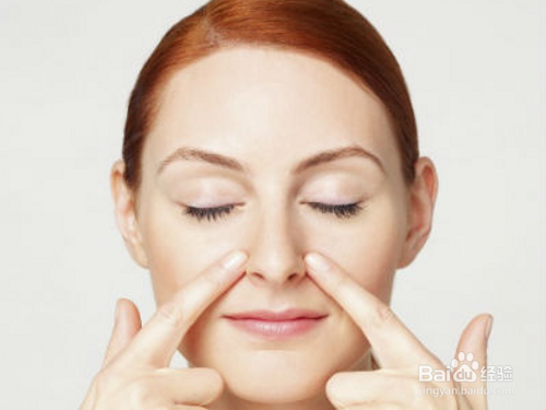 如何用牙膏祛黑头的正确步骤