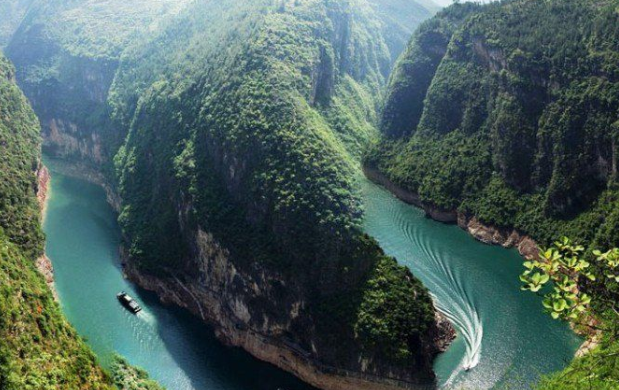 《三峡》一文中有哪些词类活用