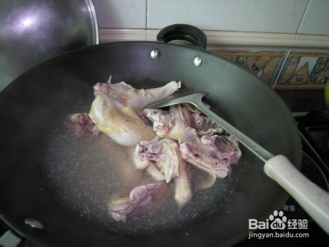 冬季进补吃什么：[1]雪耳鸡汤