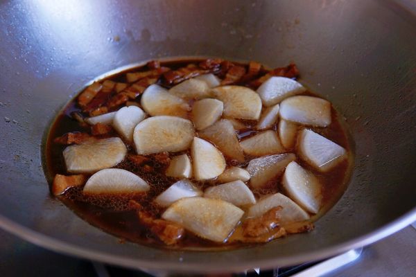 红烧肉炖萝卜块