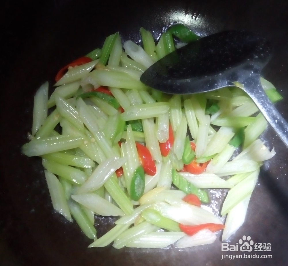 芹菜清炒小河虾的做法