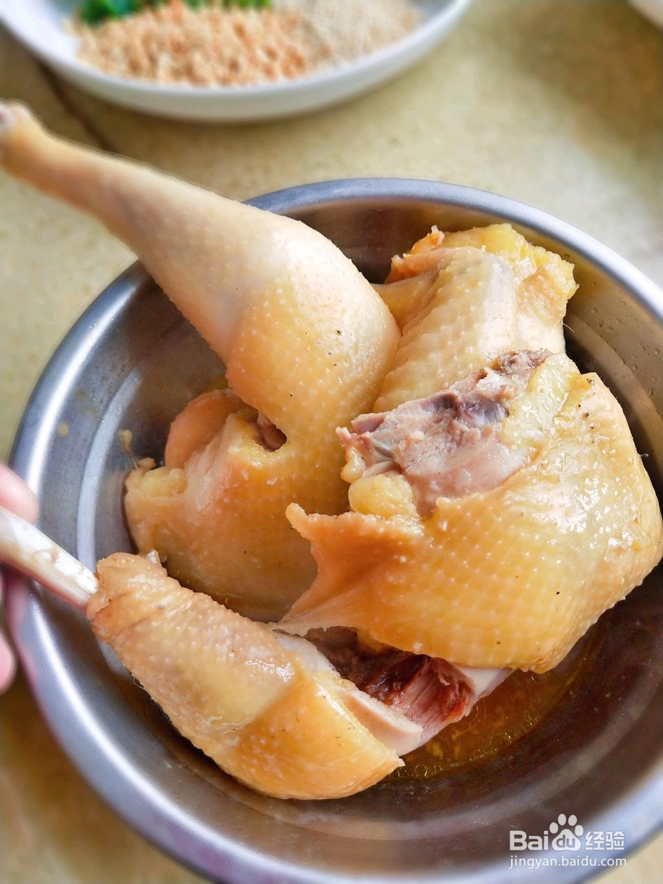 鲜嫩盐焗手撕鸡的做法