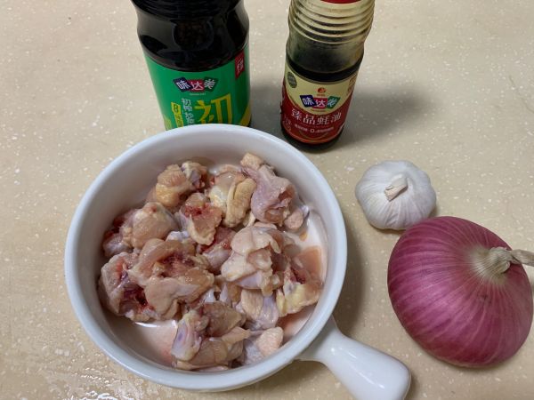 砂锅葱香鸡腿肉