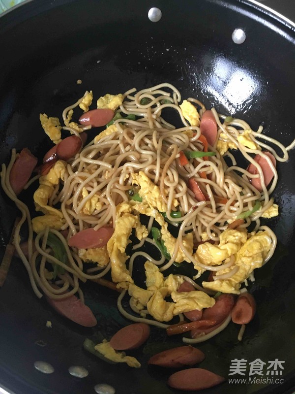 鸡蛋火腿炒面