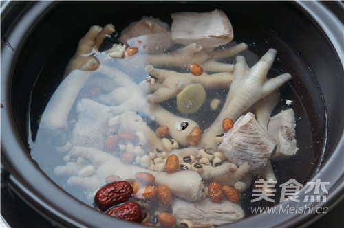 花生眉豆凤爪汤