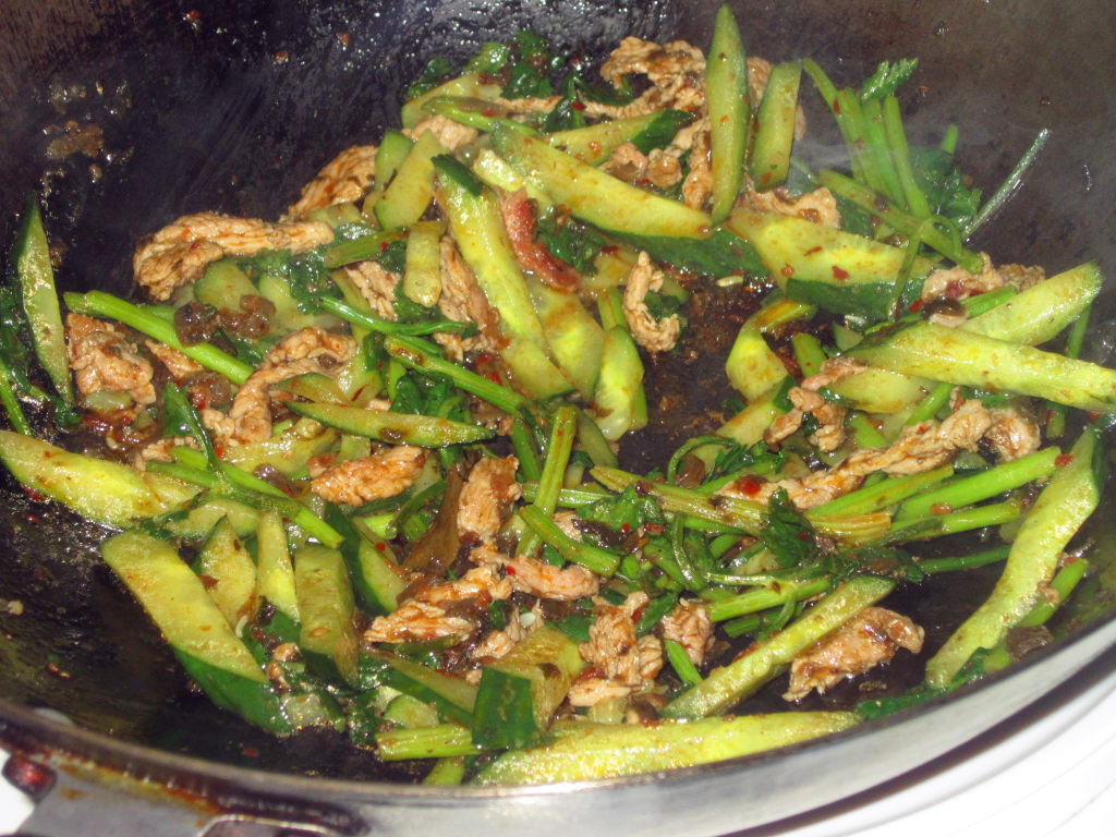 干锅黄瓜肉丝原来还有这种好处!
