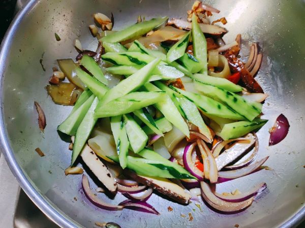 捞汁凉皮香干拌黄瓜