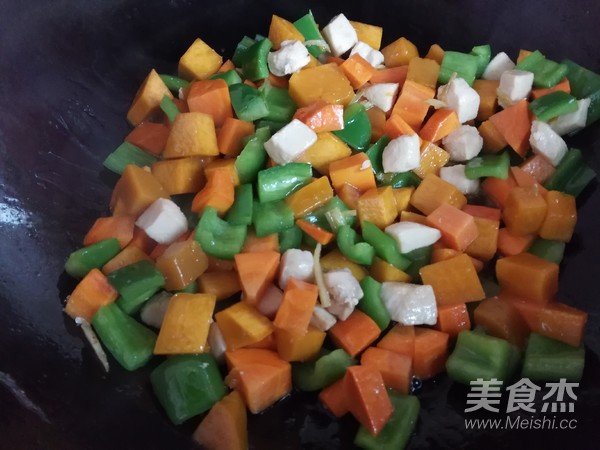 五彩时蔬炒鸡丁