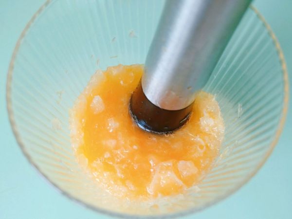 甜橙蜜桃气泡水