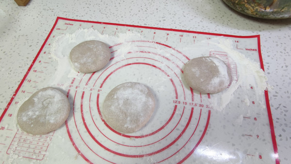 鸡蛋粉条小茴香全麦包子