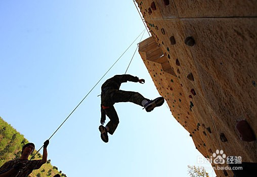 如何在攀岩中使用腰和腿