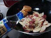 养生食补茭白炒培根的做法