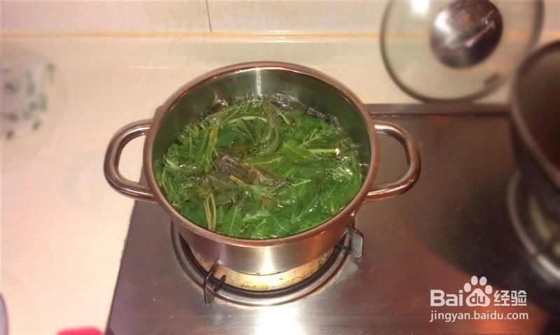 如何制作美味香椿炒鸡蛋