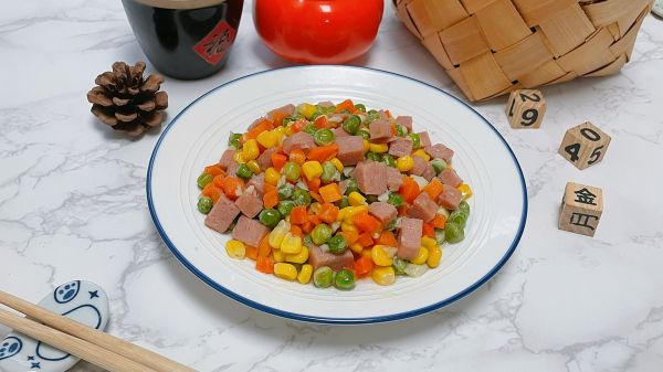 午餐肉炒时蔬粒