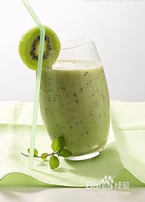 制作粉嫩瘦身苹果绿茶