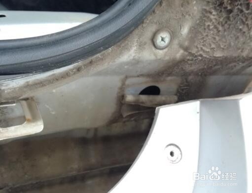 新赛欧后备箱漏水如何解决
