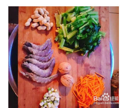 虾球拌芹菜的做法步骤