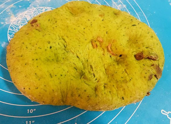 菠菜葡萄干玫瑰面包