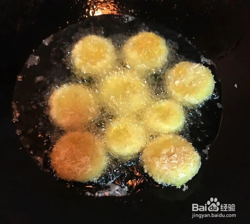 面包糠香酥薯饼