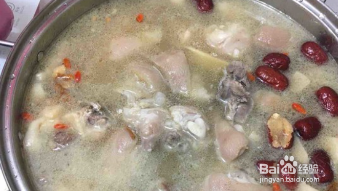 猪脚炖鸡汤的做法