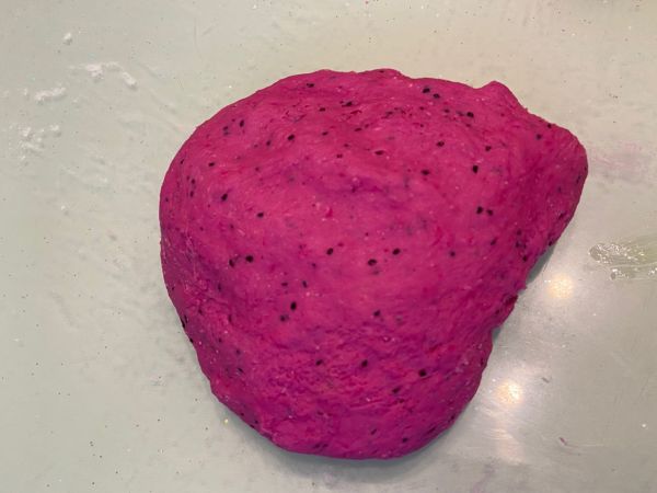 火龙果麻薯肉松软欧包