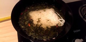 怎么做下饭的酸菜肉片