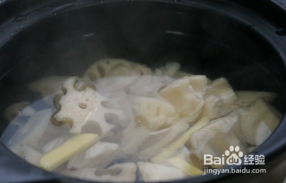 美味的茶油莲藕鸭汤