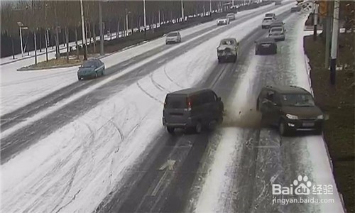 南京融雪盐告急 雪天怎么开车？